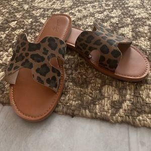 Universal Thread Sandals size 8